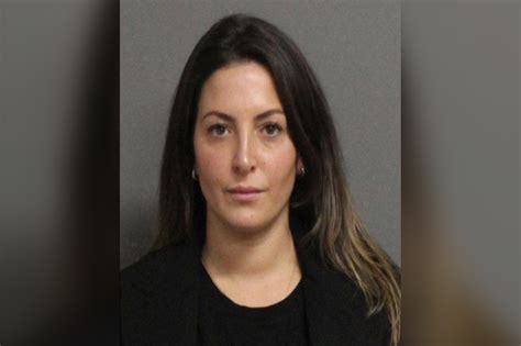 Lunch lady accused of grooming Connecticut student for months。